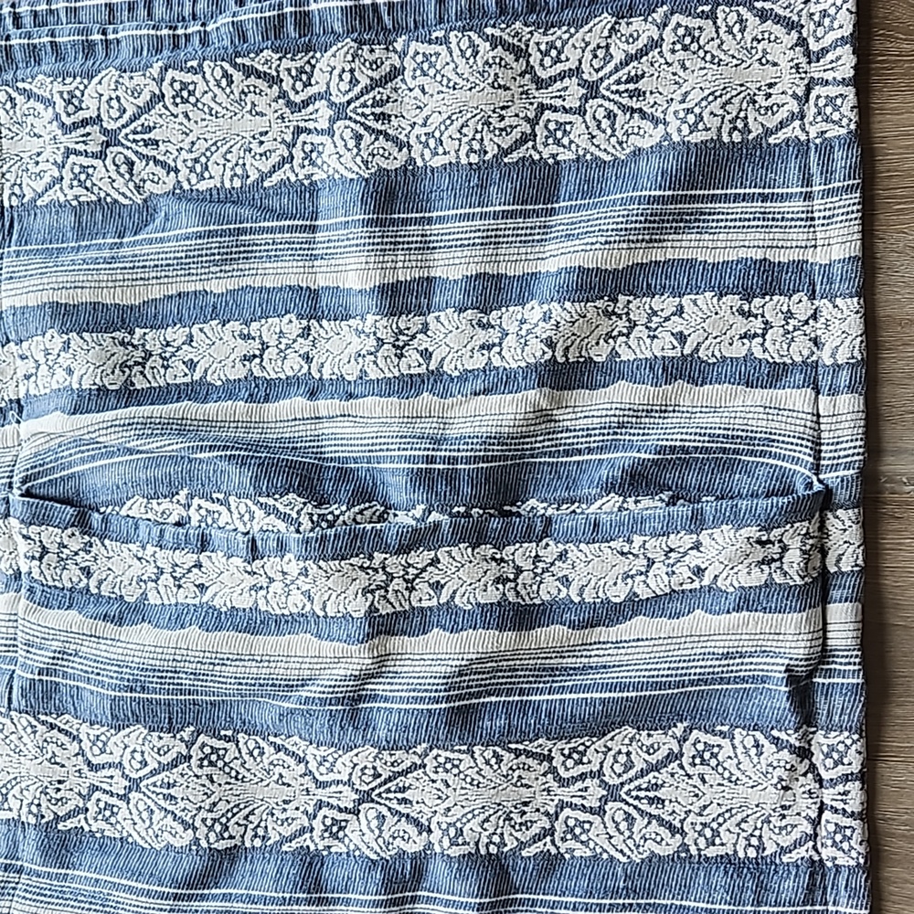 Pottery Barn Jacquard Shams, set of 2 standard size - Picture 2 of 4